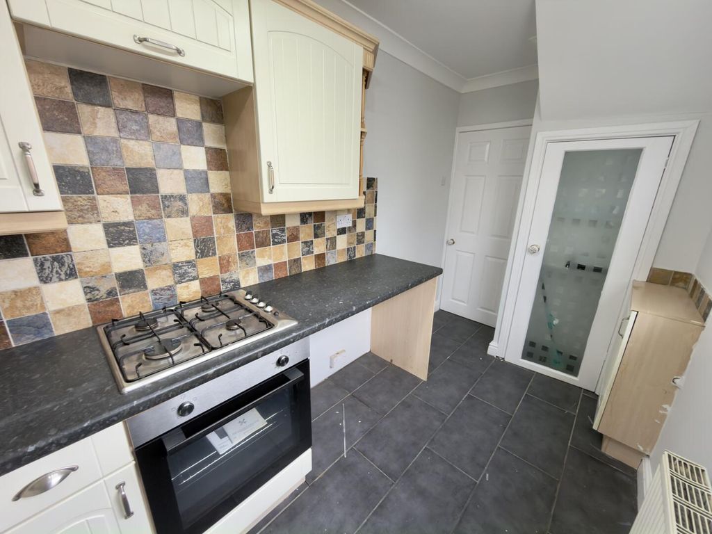 Property photo 3 of 15 Kitchen