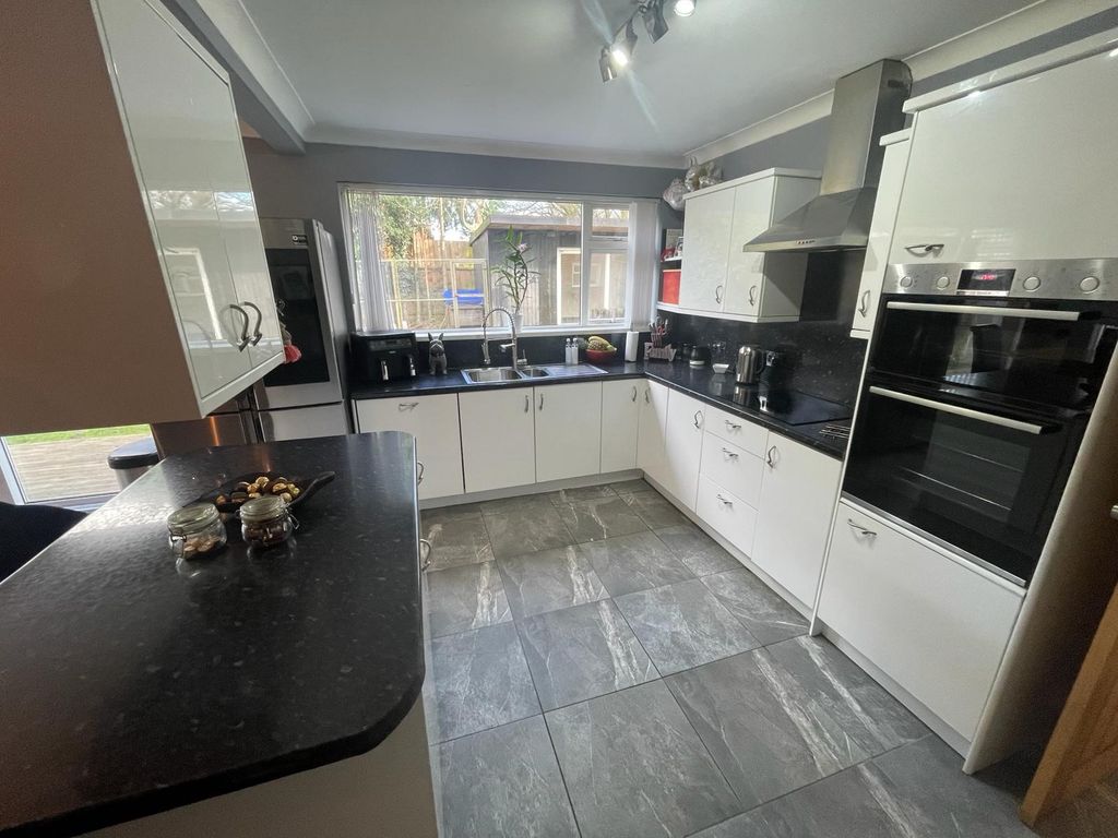 Property photo 2 of 26