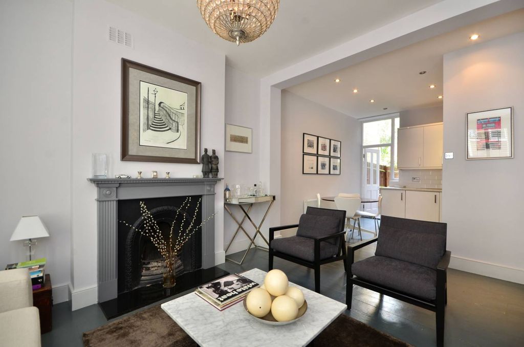 Property photo 2 of 11