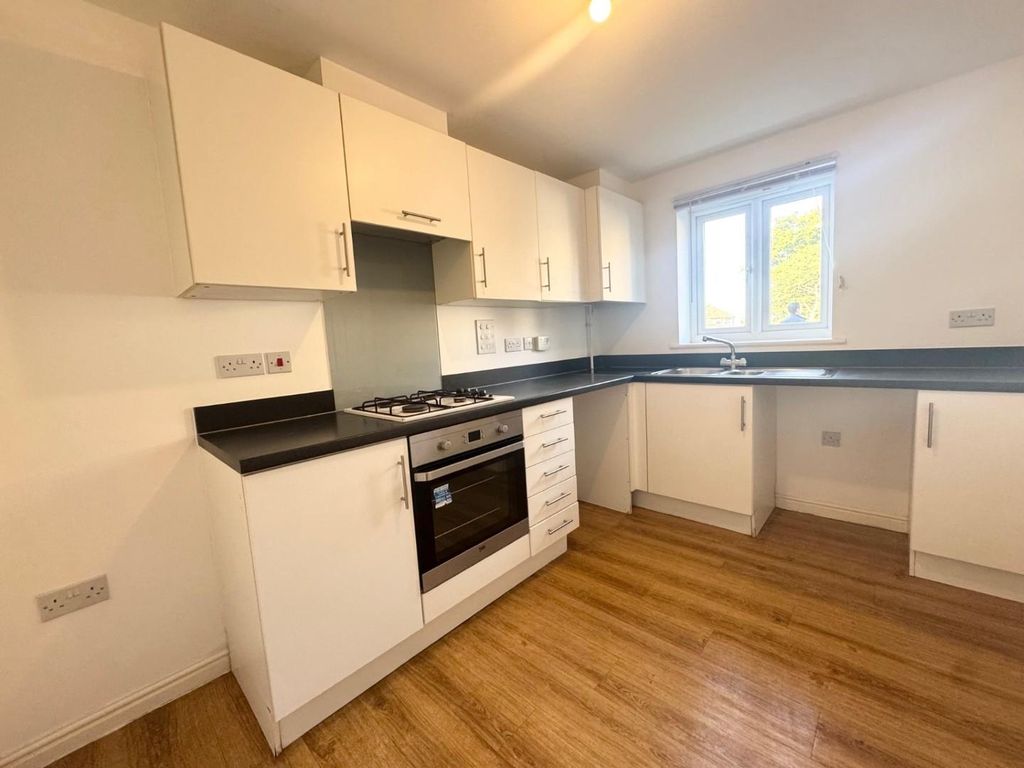 Property photo 2 of 11 Kitchen.Jpg