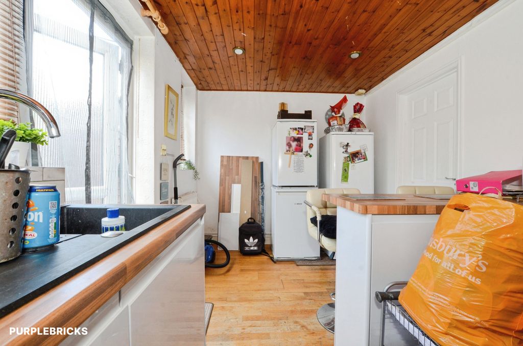 Property photo 2 of 12 Kitchen