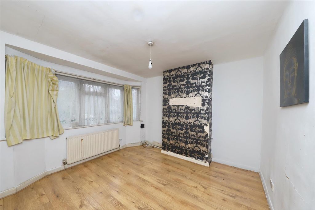 Property photo 2 of 8