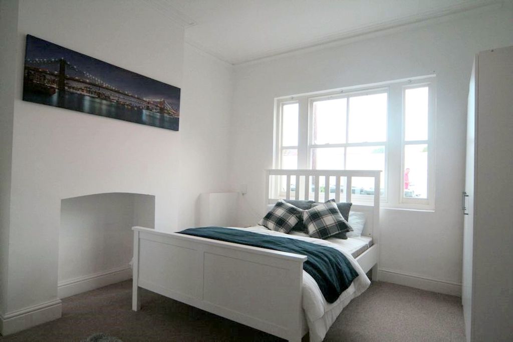 Property photo 1 of 5 Photo 4