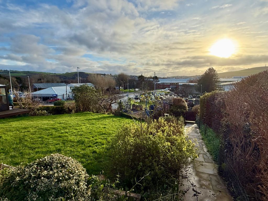 Property photo 3 of 27