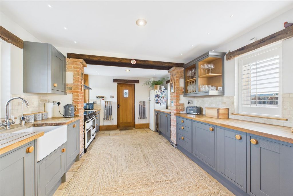 Property photo 3 of 27 Kitchen