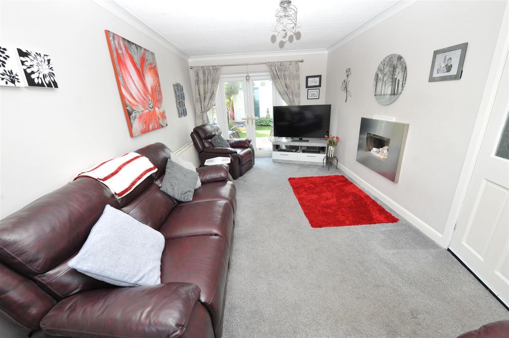 Property photo 2 of 27