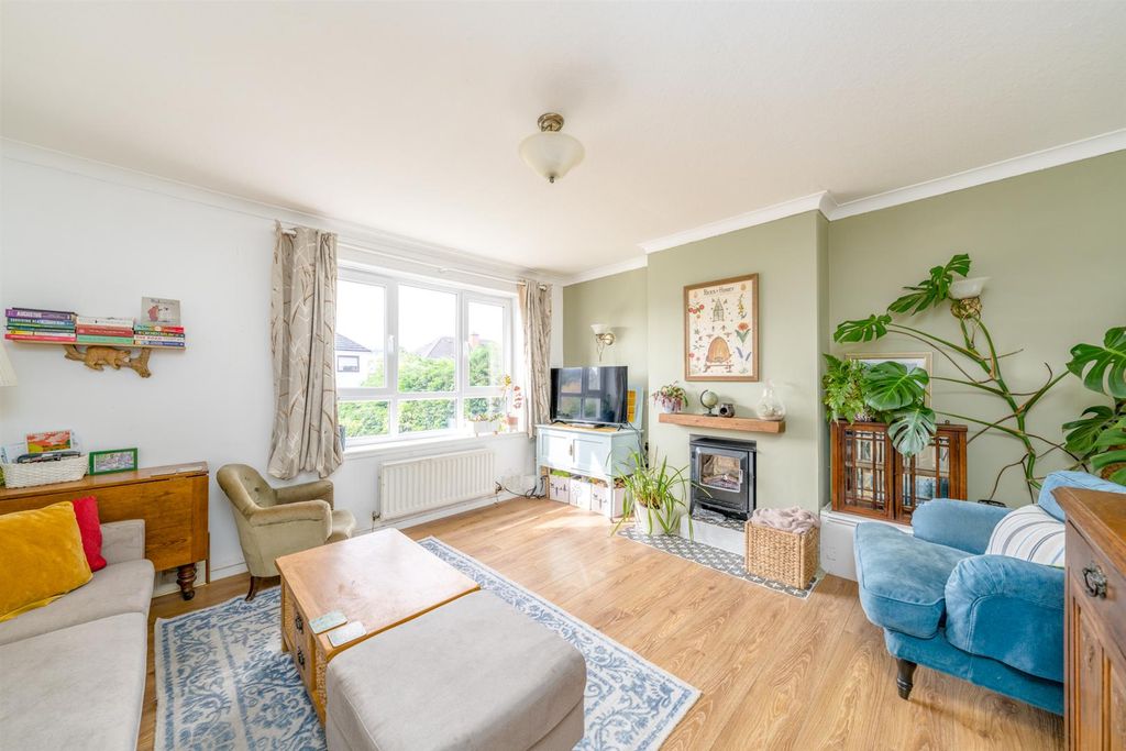 Property photo 3 of 18 63 Howden_Road-03.Jpg