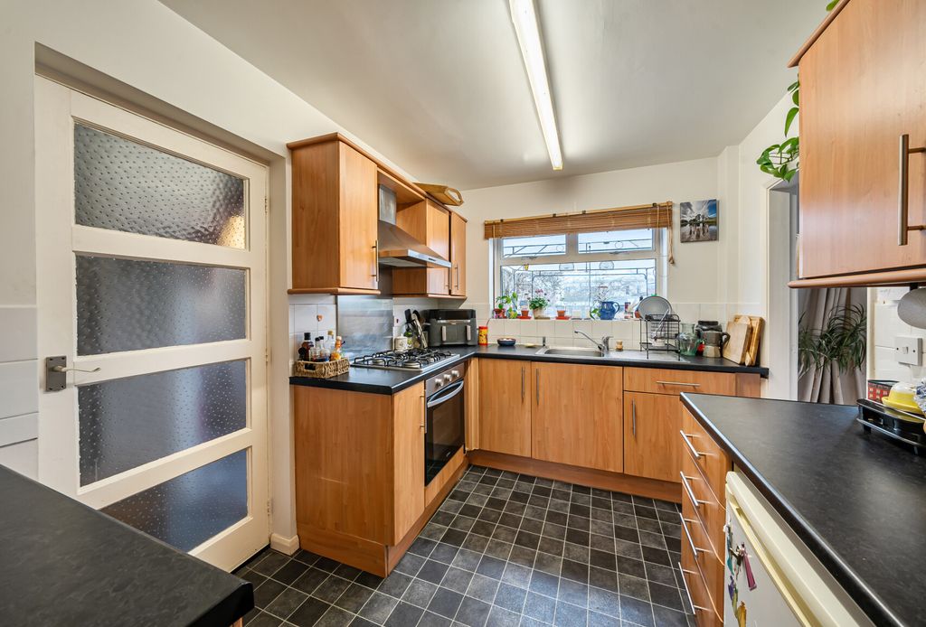 Property photo 3 of 12 1422983-8-69Aac78...