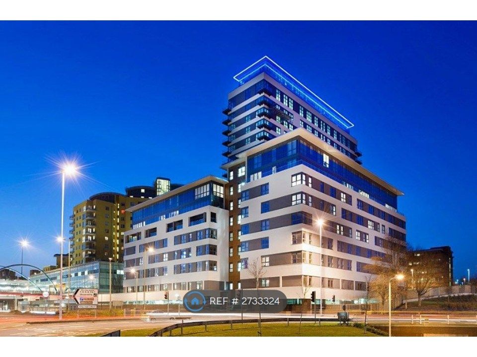 Property photo 1 of 9 Skyline Plaza