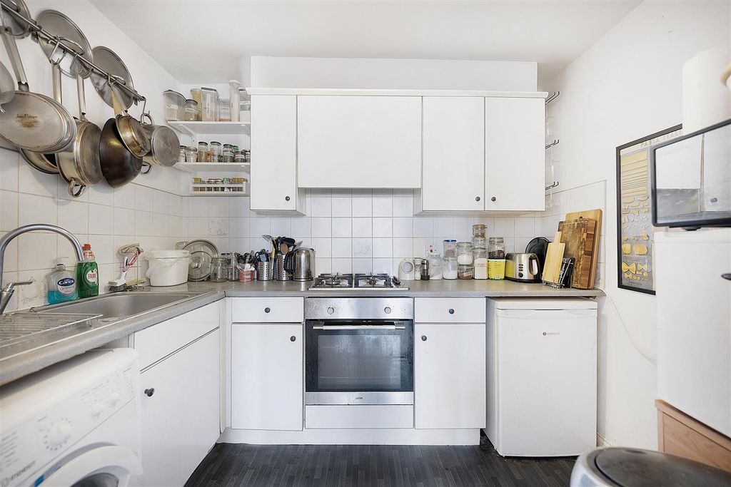 Property photo 3 of 12 Kitchen