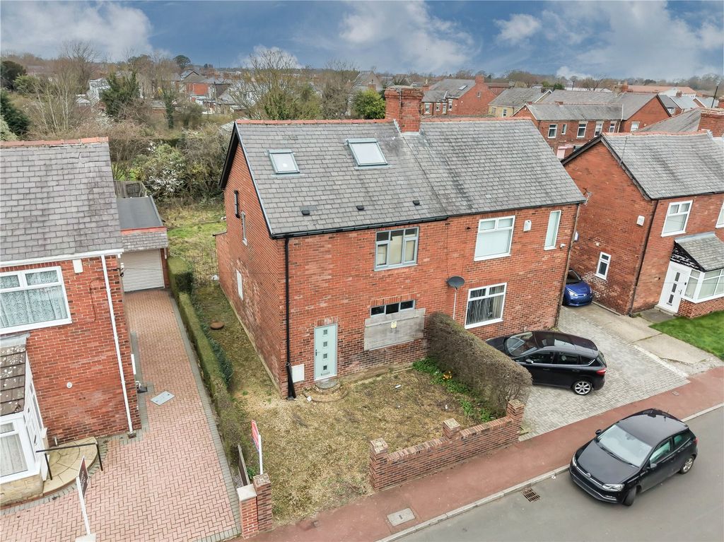 Property photo 2 of 37 Picture No. 16