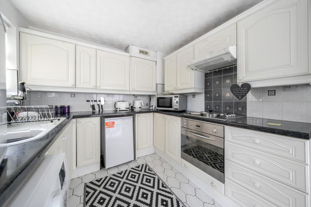 Property photo 3 of 20 Kitchen