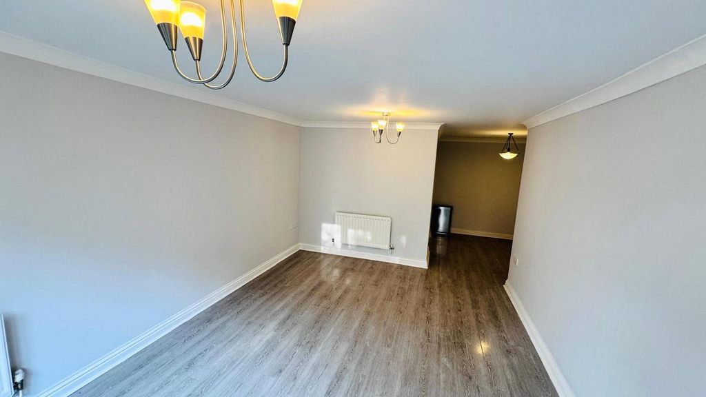 Property photo 2 of 9 Picture No. 12