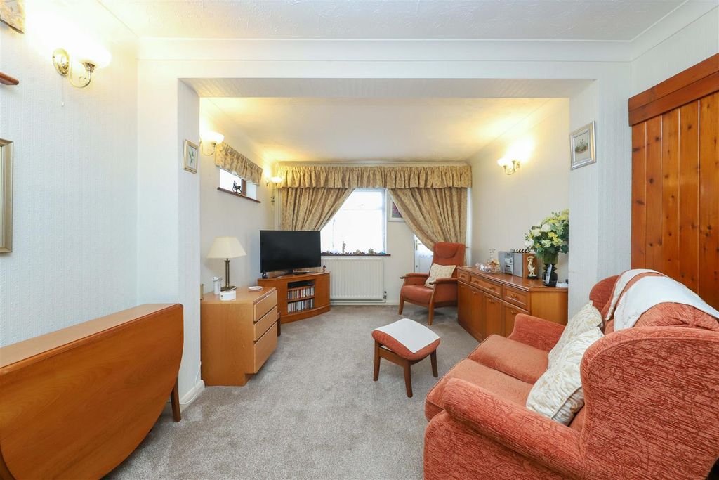 Property photo 2 of 18 Living Room