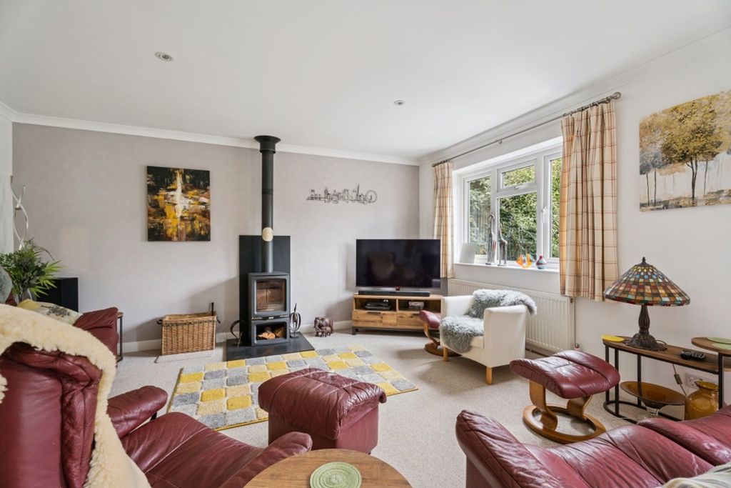 Property photo 3 of 28