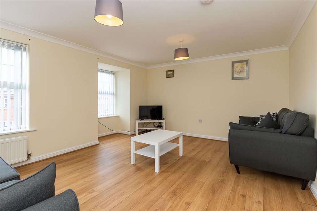 Property photo 2 of 12 29 Bullrushes Close-3.Jpg