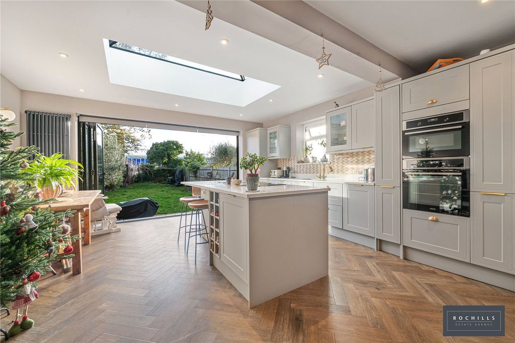 Property photo 2 of 24 Picture No. 15