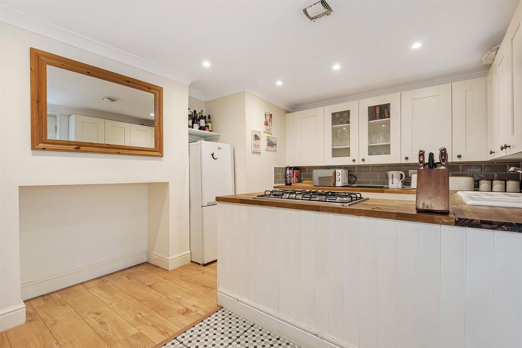 Property photo 3 of 11 26615.Jpg