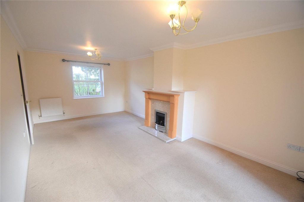 Property photo 3 of 11 Tiverton Seddons