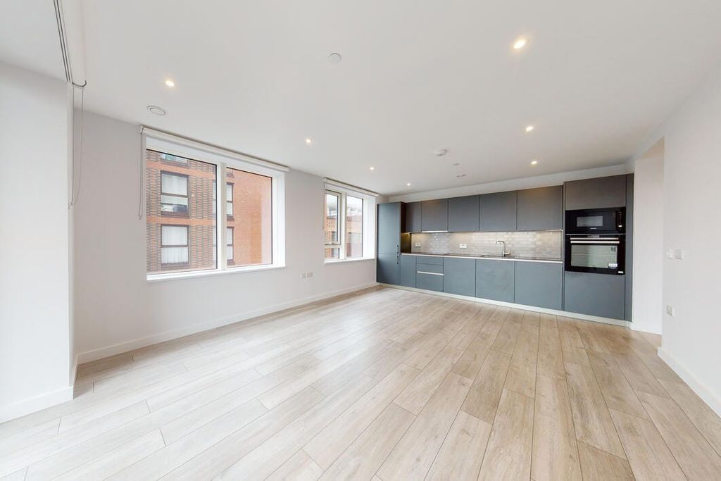 Property photo 2 of 21