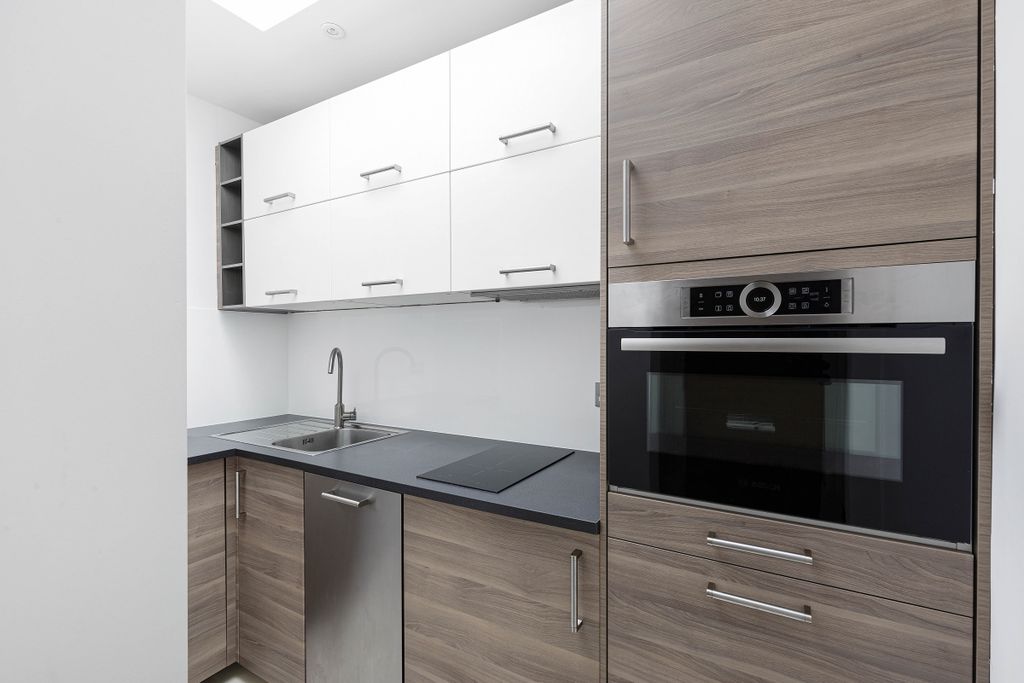 Property photo 2 of 6 Kitchen