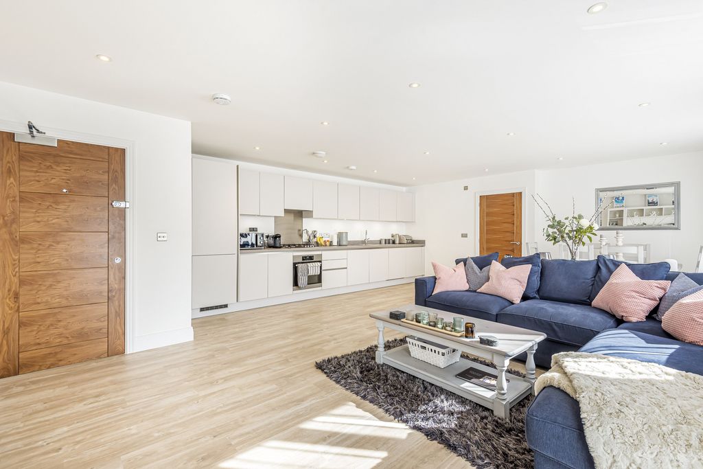 Property photo 2 of 21