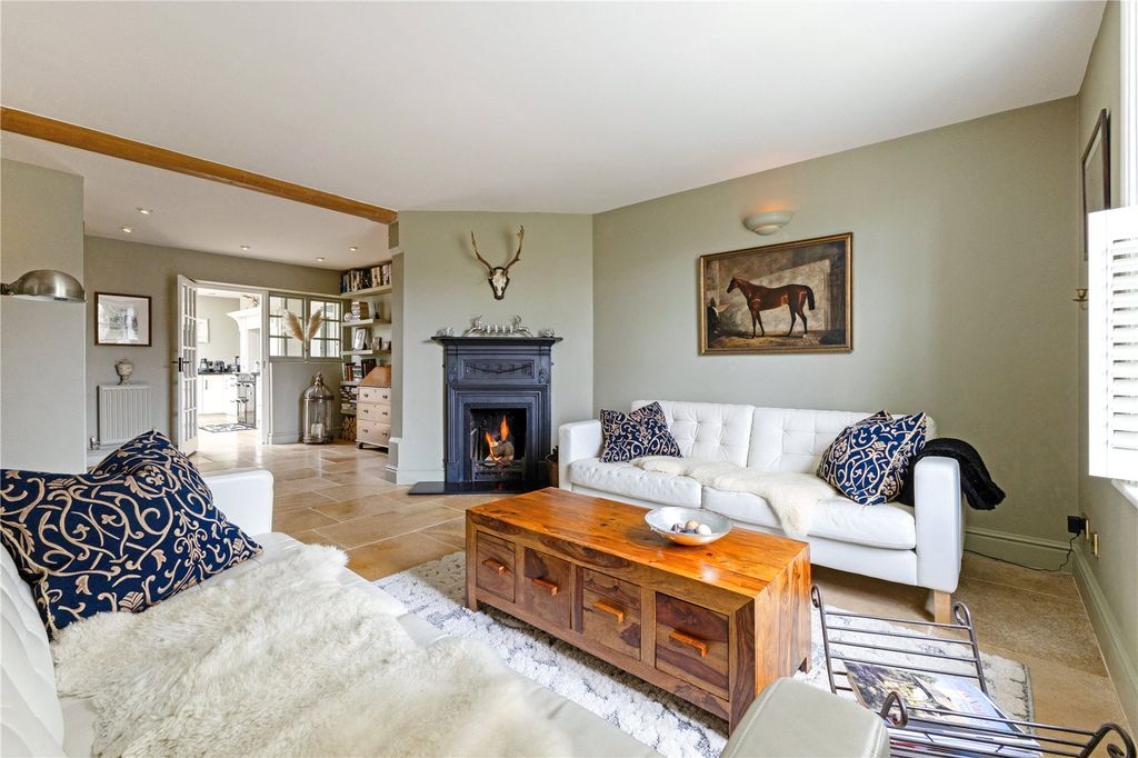 Property photo 3 of 18 Sitting Room
