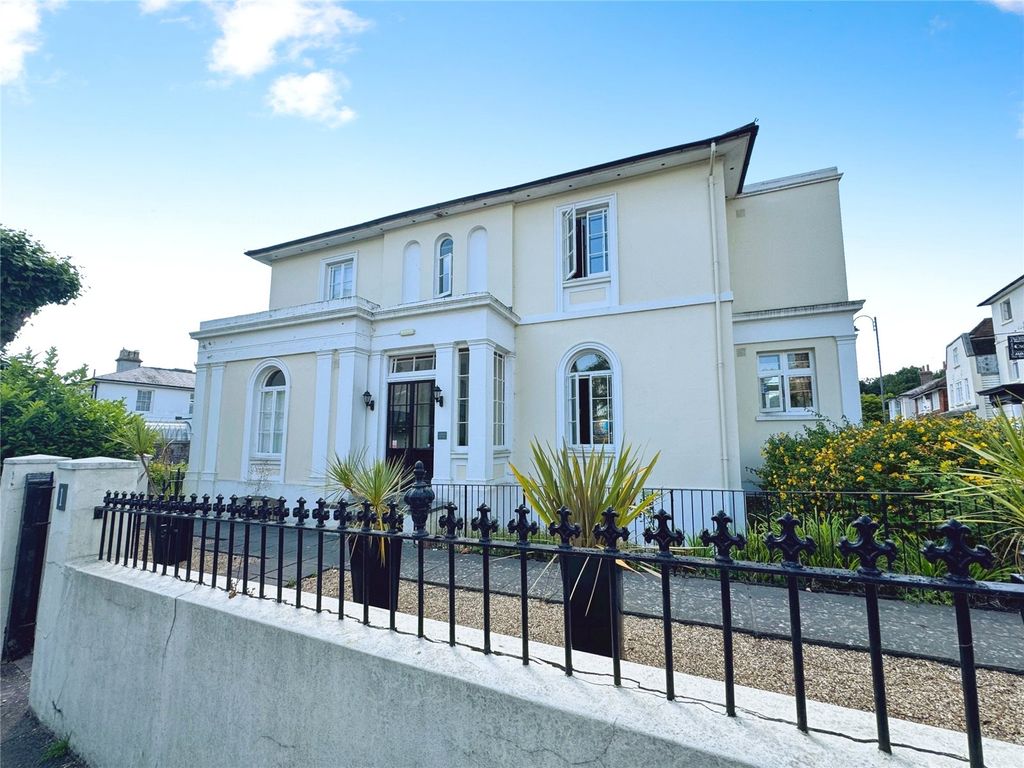 Property photo 1 of 7 Front External