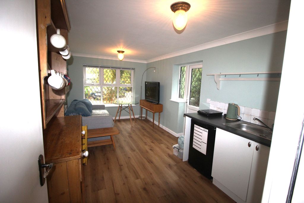 Property photo 3 of 12 Lounge/Kitchen