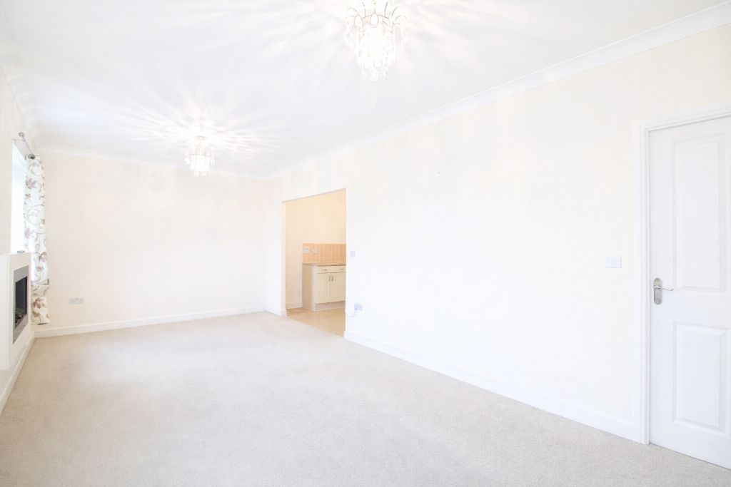 Property photo 2 of 15 Lounge