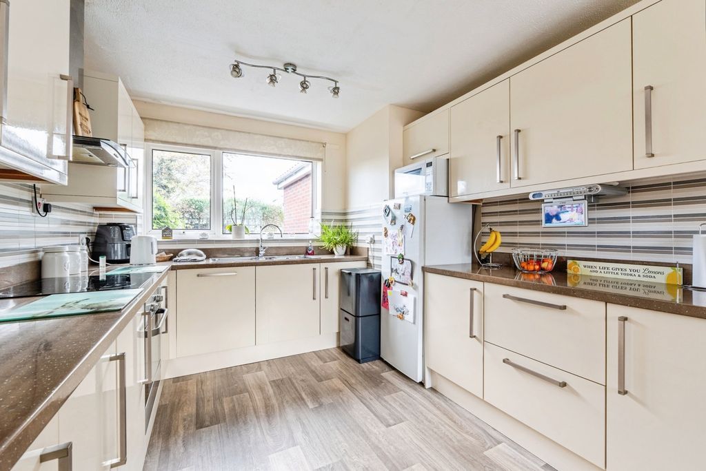 Property photo 2 of 17 Photo