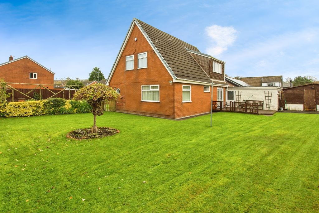 Property photo 2 of 17 Garden