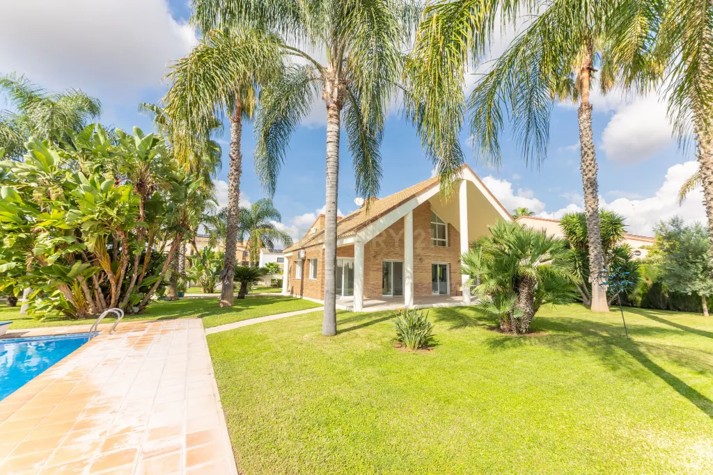 Property photo 2 of 63