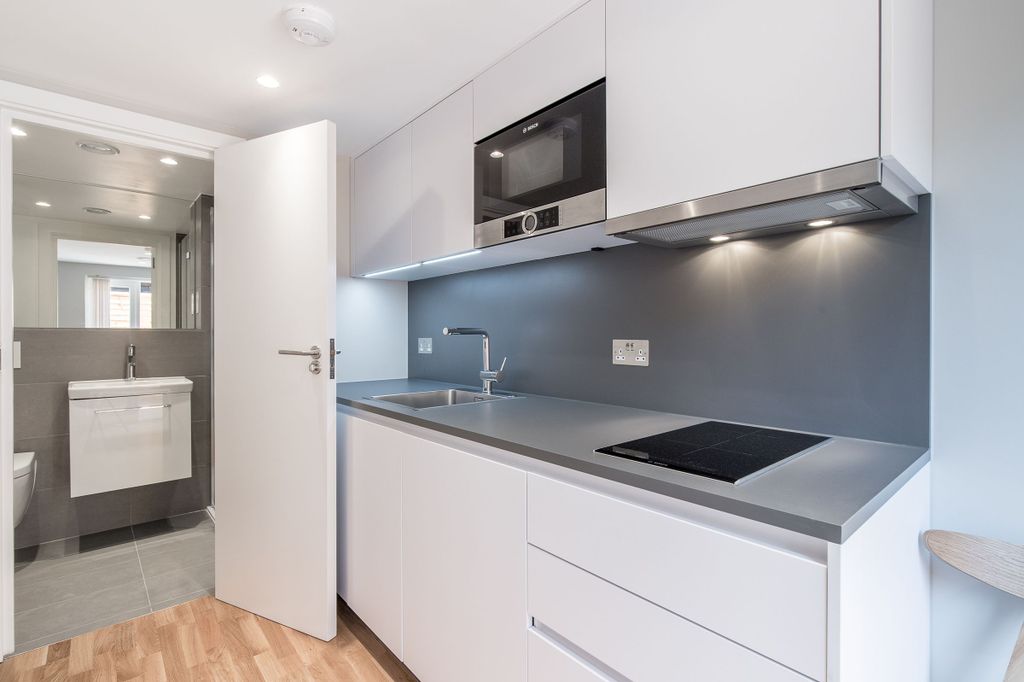 Property photo 2 of 15 Bedroom