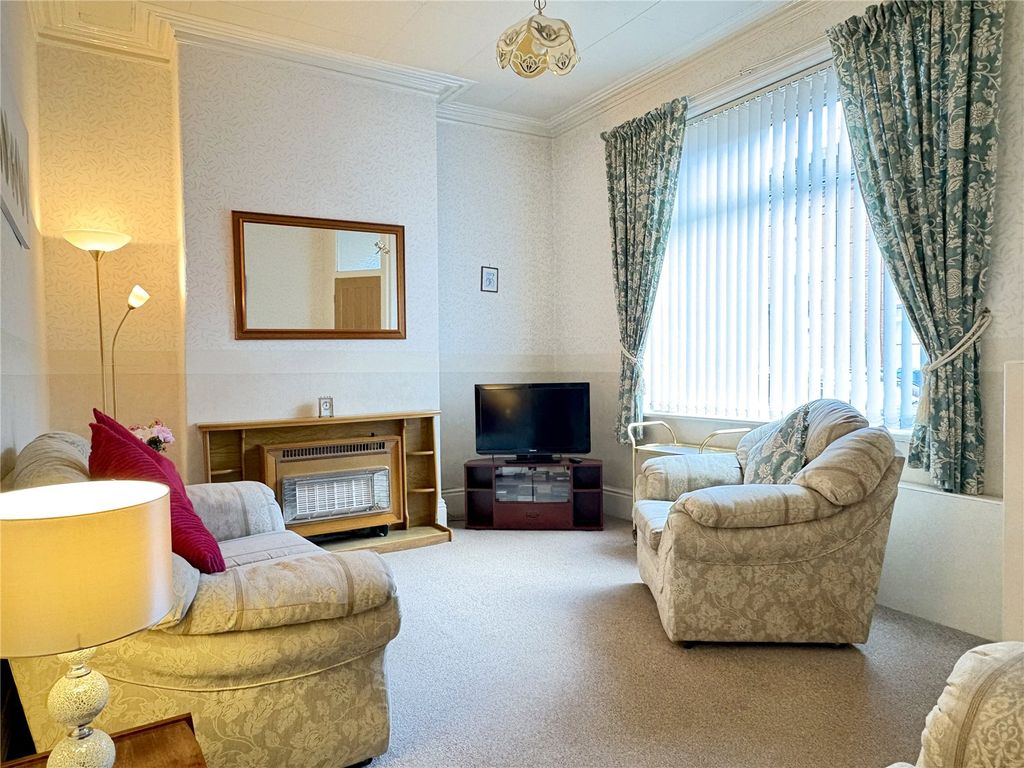 Property photo 2 of 12 Lounge