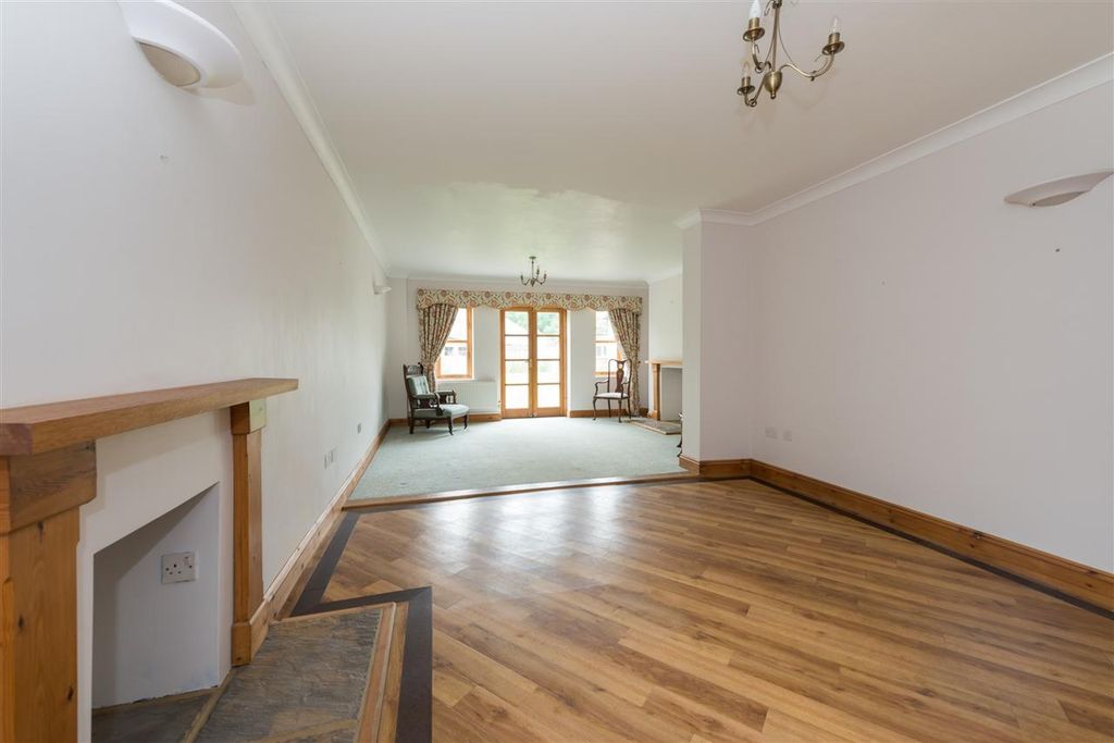 Property photo 3 of 29