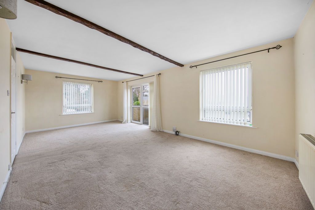 Property photo 3 of 18 Living Room