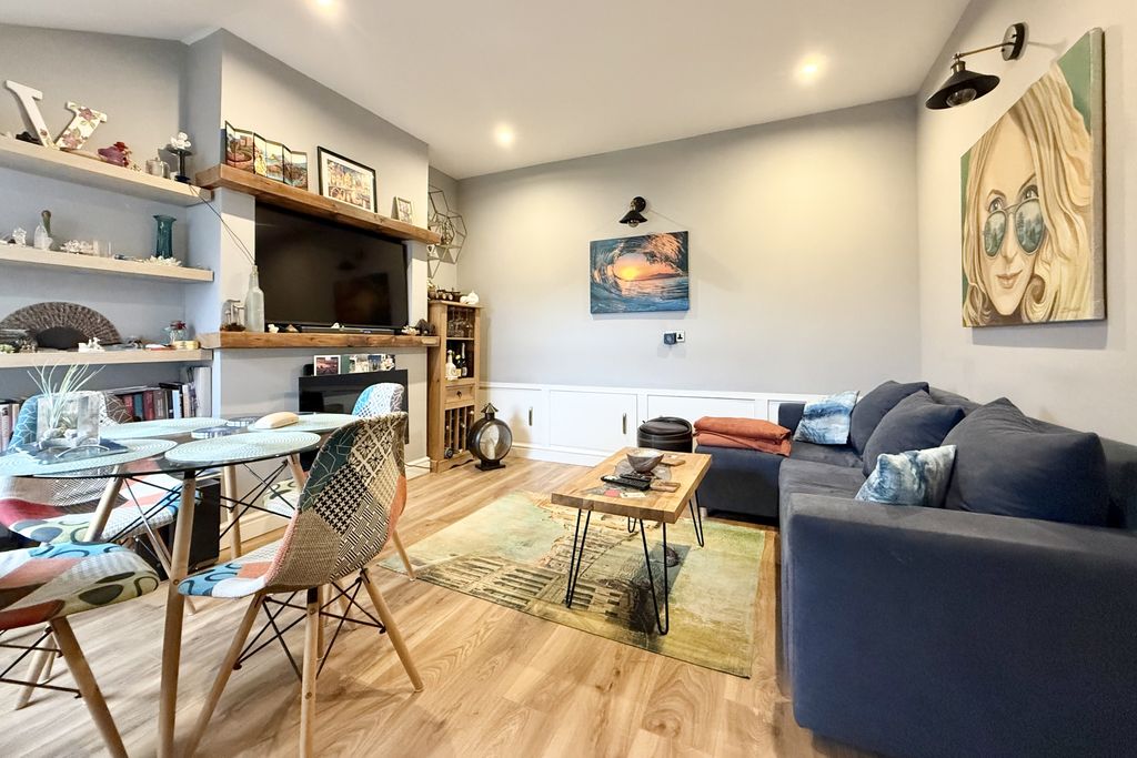 Property photo 3 of 7 3