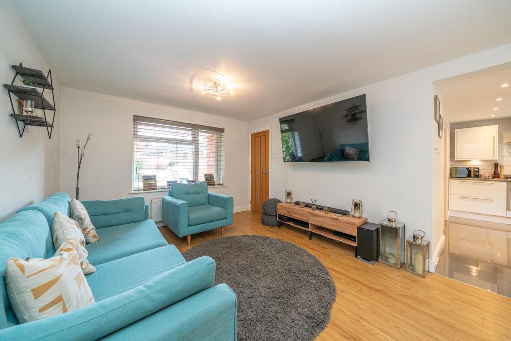 Property photo 3 of 17 1-Newlands-Road-4693