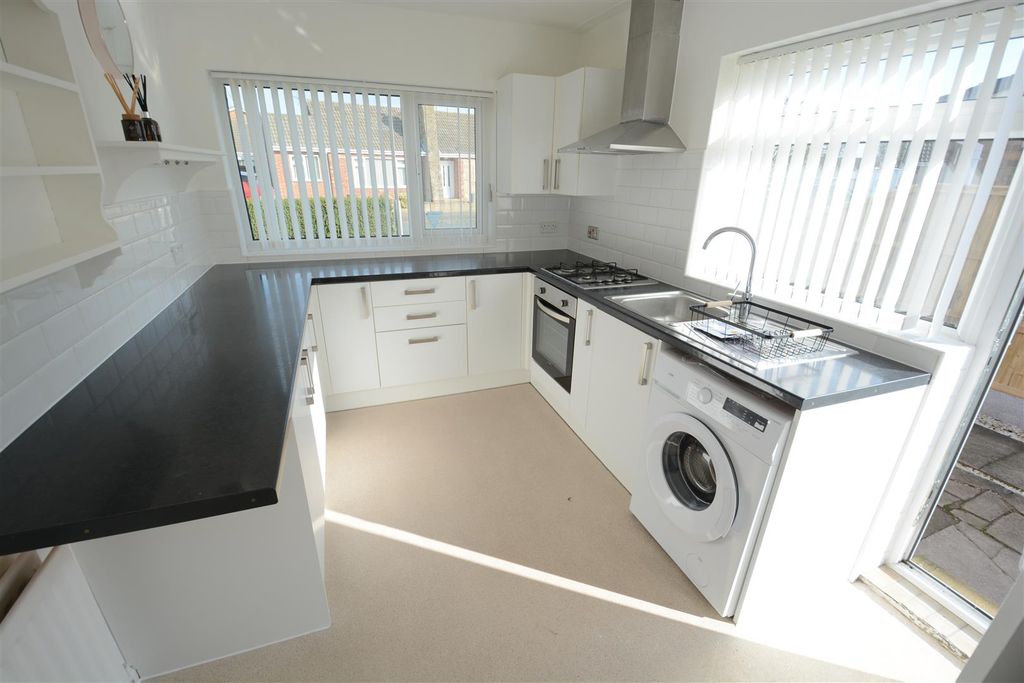 Property photo 2 of 7 Kitchen