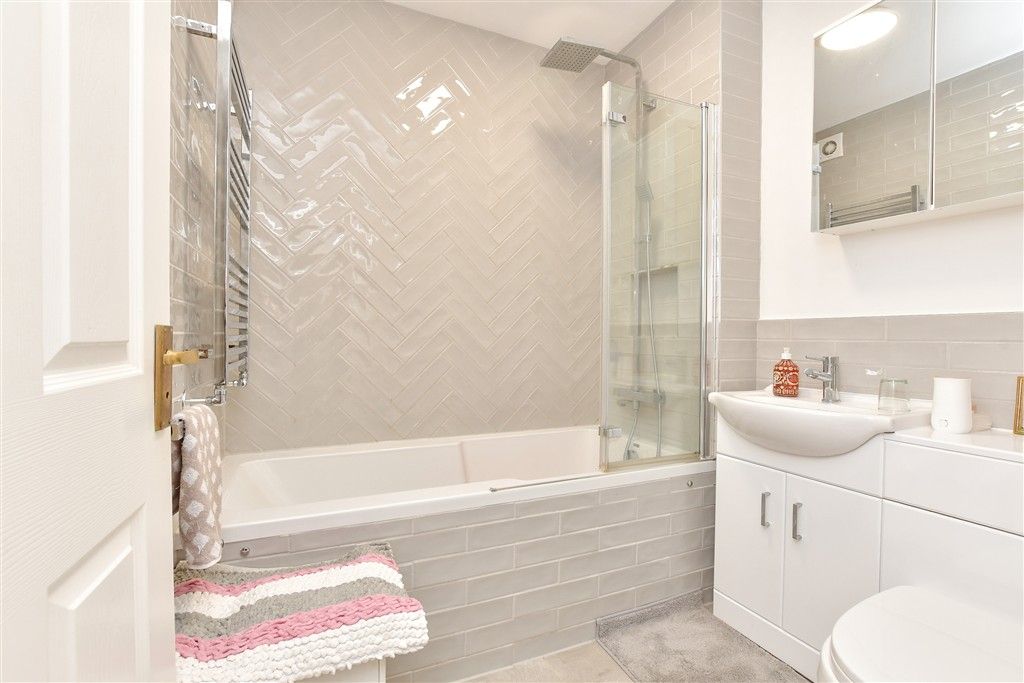 Property photo 2 of 2 Bathroom