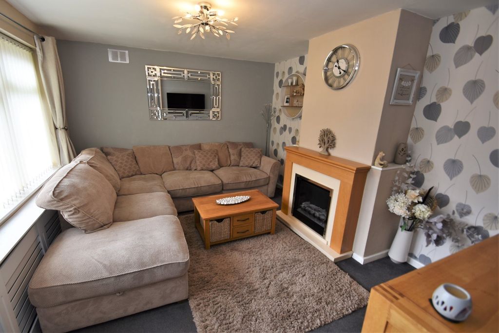 Property photo 2 of 10 Tiverton, Seddons