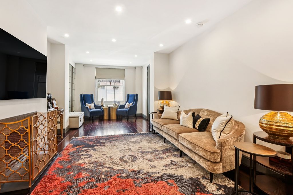 Property photo 1 of 18 16 Trevor Place (2)