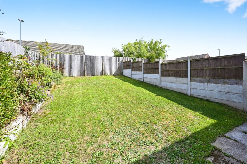 Property photo 2 of 17 Garden