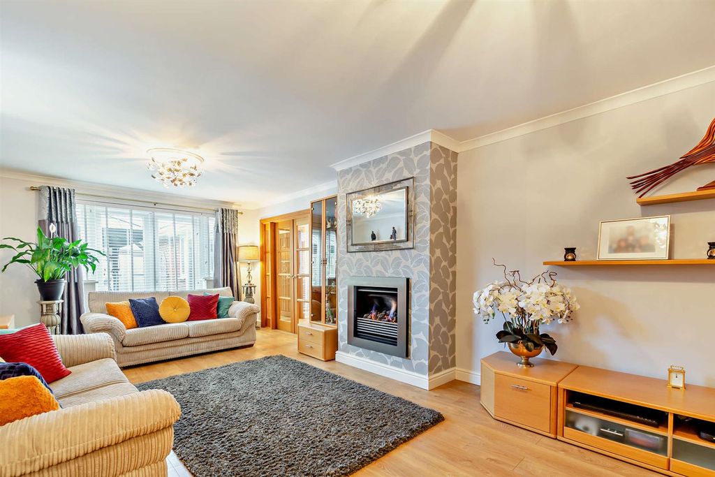 Property photo 3 of 20 Sitting Room