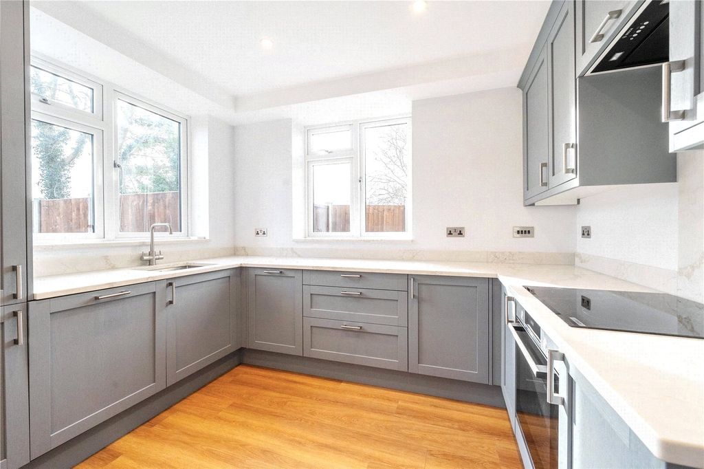 Property photo 3 of 16 Picture No. 13