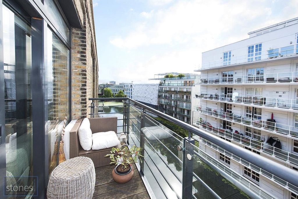 Property photo 2 of 12 Balcony