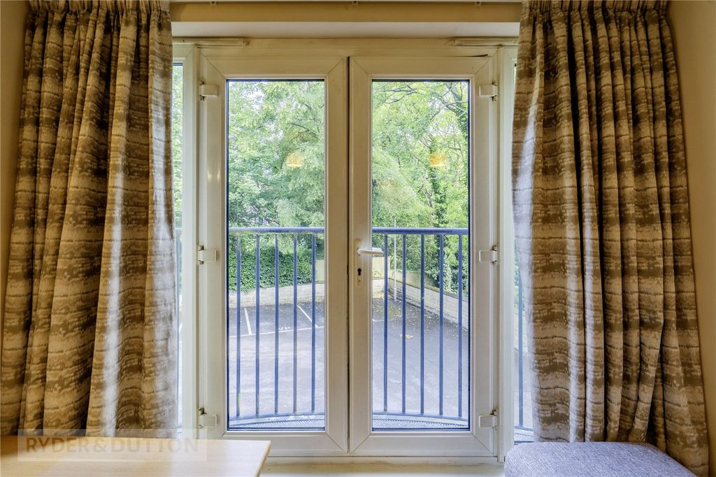 Property photo 3 of 16 Living Room