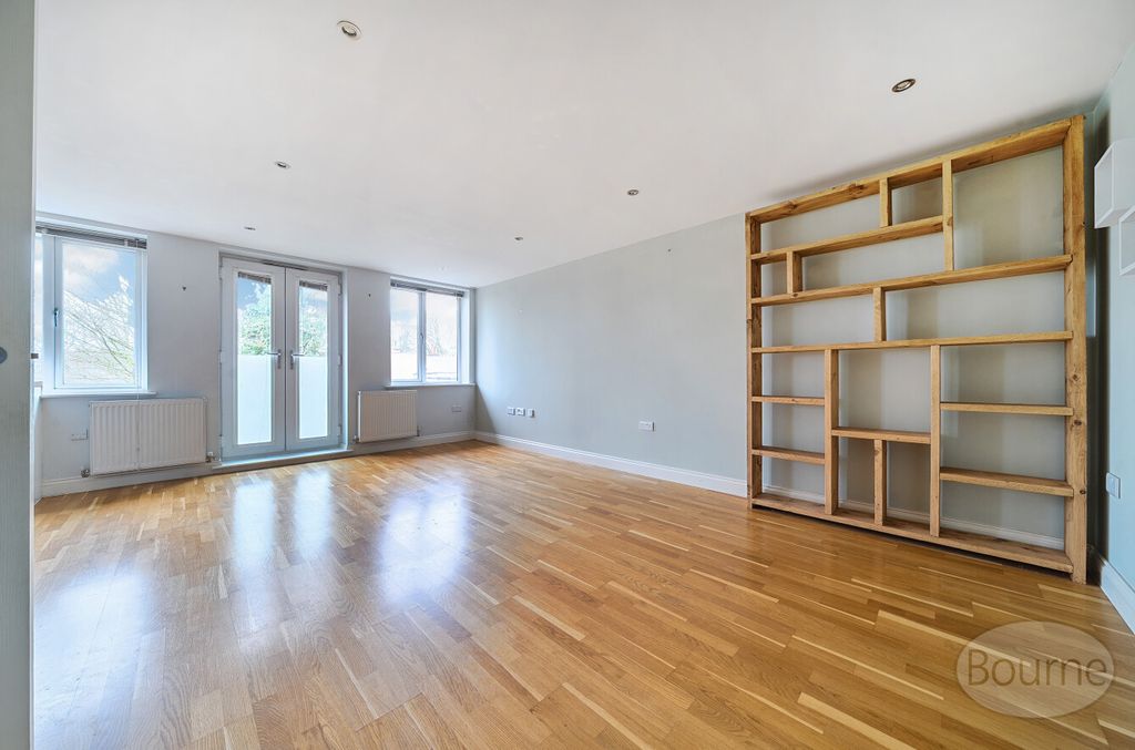 Property photo 2 of 11 976F1Cbc-07Ef-4Bc...