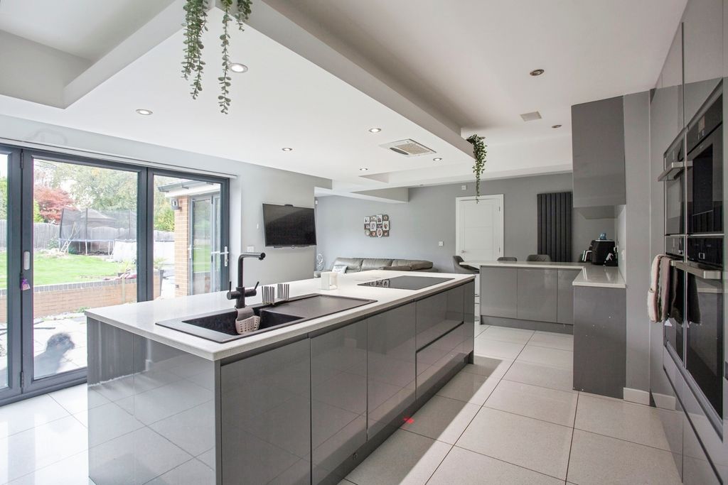 Property photo 2 of 29 Photo